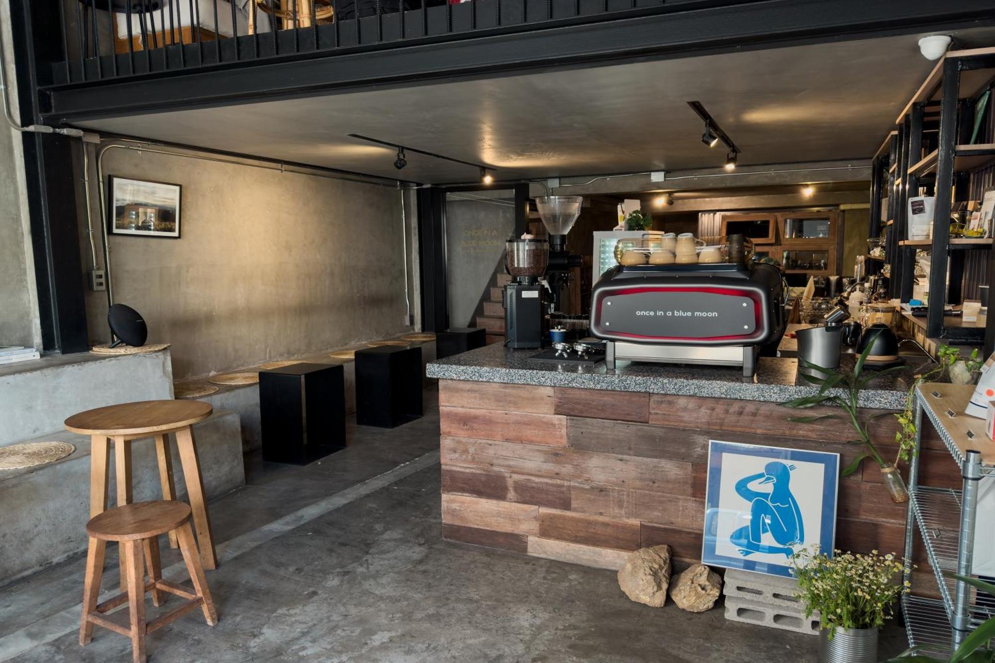 Once In A Blue Moon Cafe And Hostel Chiang Mai Buitenkant foto